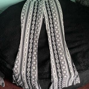 Women’s size medium flare bottom aesthetic pants.